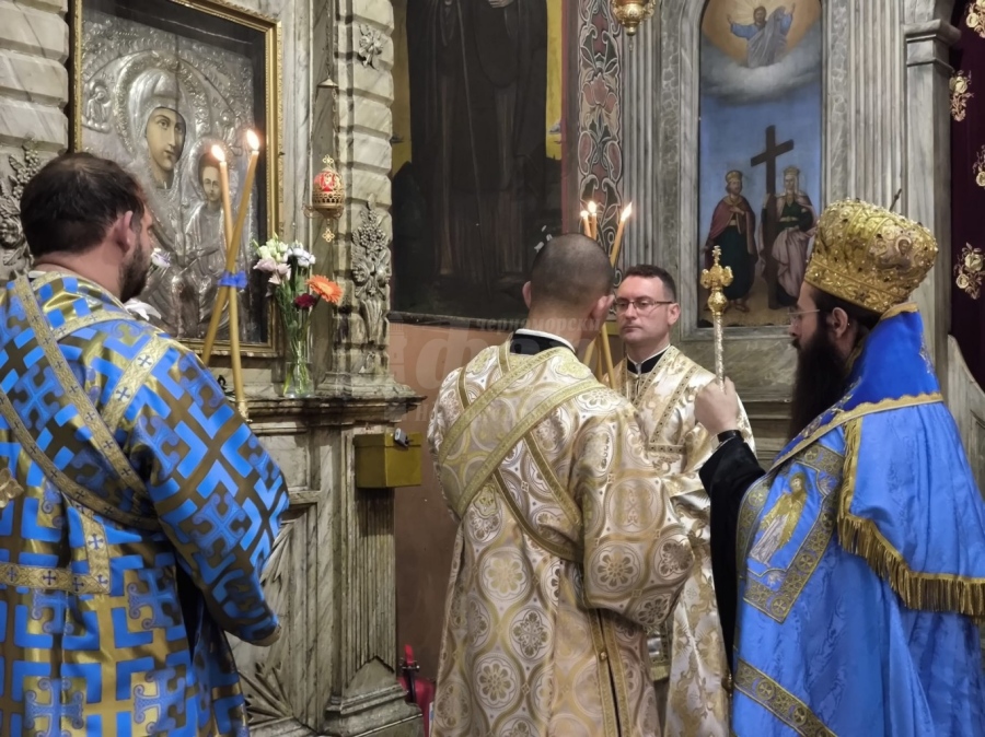 Сливенският митрополит Арсений отслужи Богородичния канон в храм \