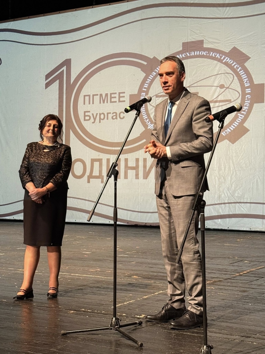 Бургаското Механо на един век! Кулминацията на тържествата събра поколения учители и възпитаници
