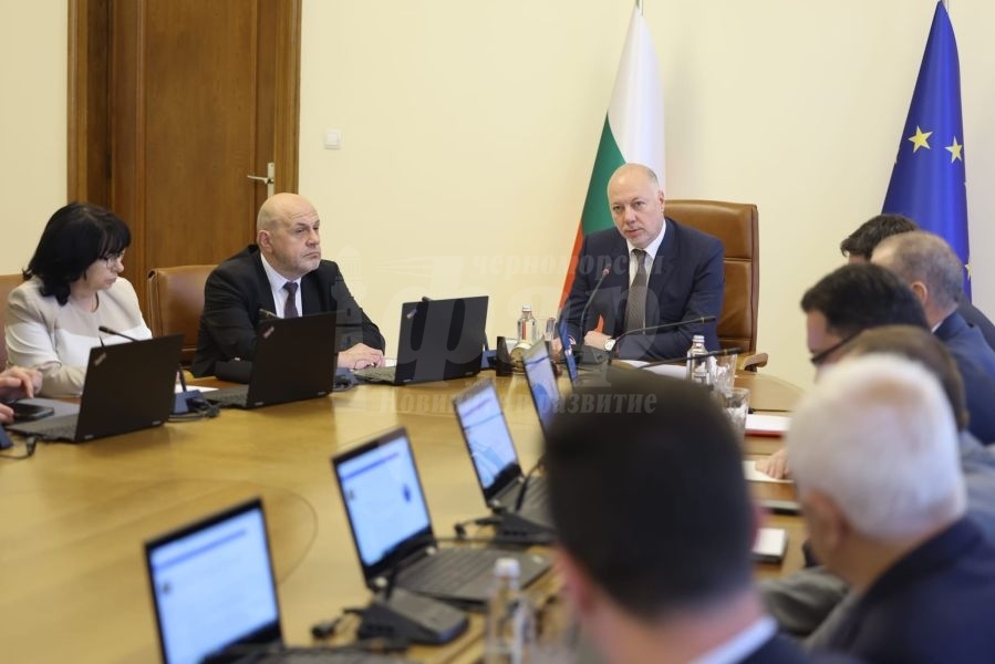 Премиерът Желязков: ТОЛ камерите ще снимат движението в аварийните ленти, МВР ще глобява нарушителите