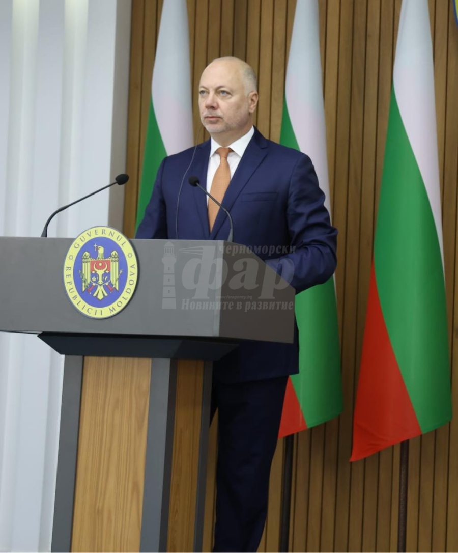 Премиерът Желязков: Четири хеликоптера и два самолета от чужбина ще се включат в гасенето на пожарите