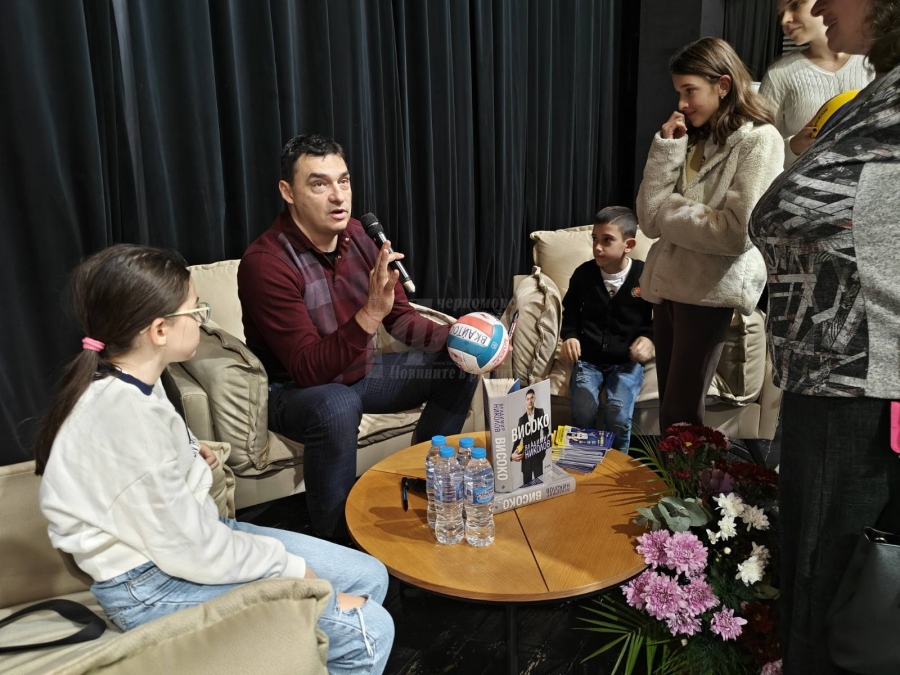 Волейболната легенда Владимир Николов представи автобиографичната си книга „Високо“ пред бургаската публика