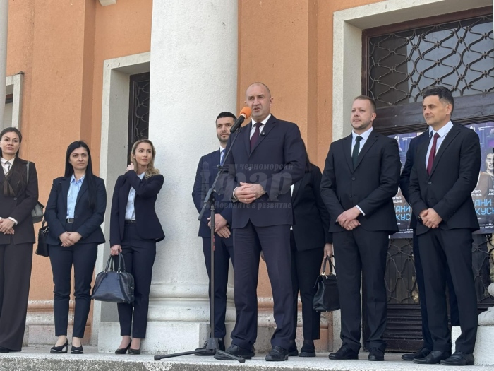 Румен Радев в Карнобат: България не е бедна, а зле управлявана държава 