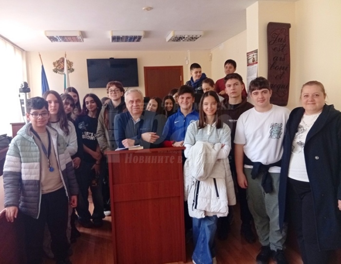 Ученици от Музикалното училище посетиха Апелативния съд в Бургас 