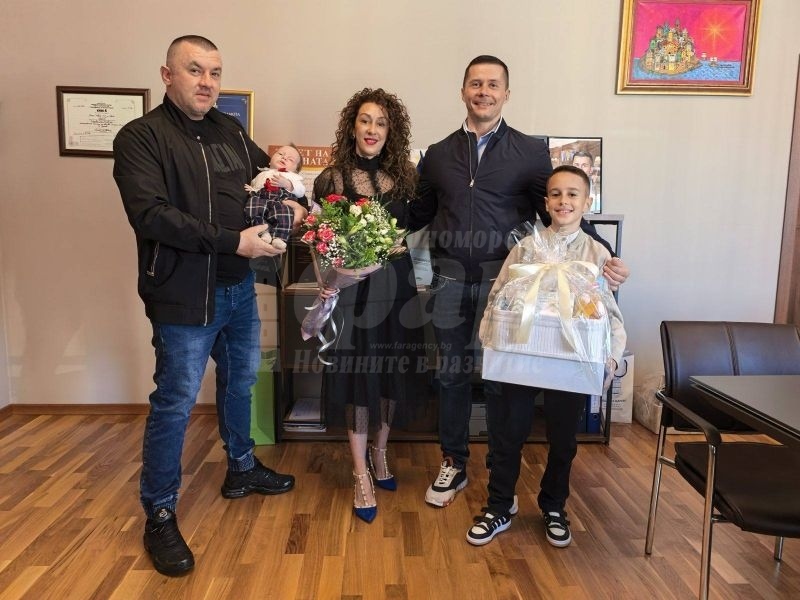  Второ щастие за ПР-а на община Царево – Диляна Златева стана майка на Димитър