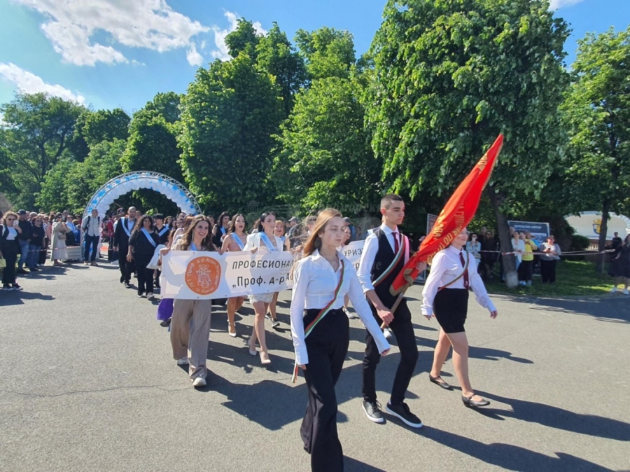 С тържествен парад Бургас ще изпрати своите абитуриенти 
