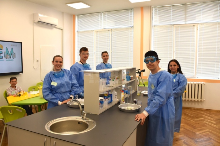 Впечатляващи STEM центрове отвориха врати в ПГТ „Алеко Константинов“ и СУ „Иван Вазов“ в Поморие