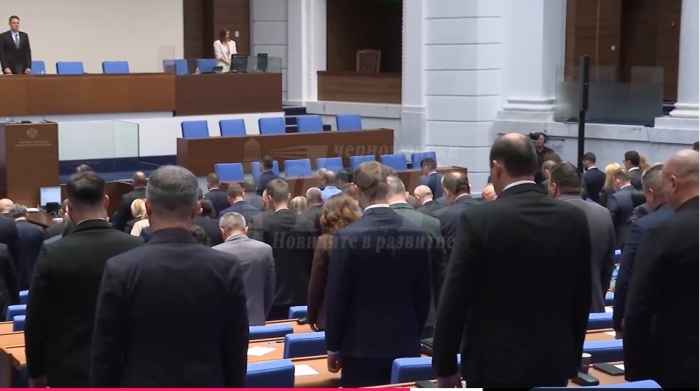 Депутатите почетоха с минута мълчание паметта на Любен Дилов-син