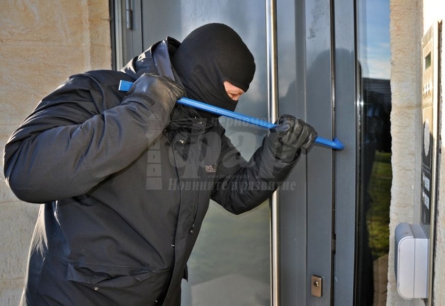 19-годишен е задържан за поредица от кражби в \
